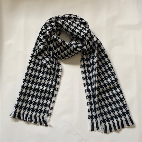 New Houndstooth Acrylic Scarf - Picture 1 of 4